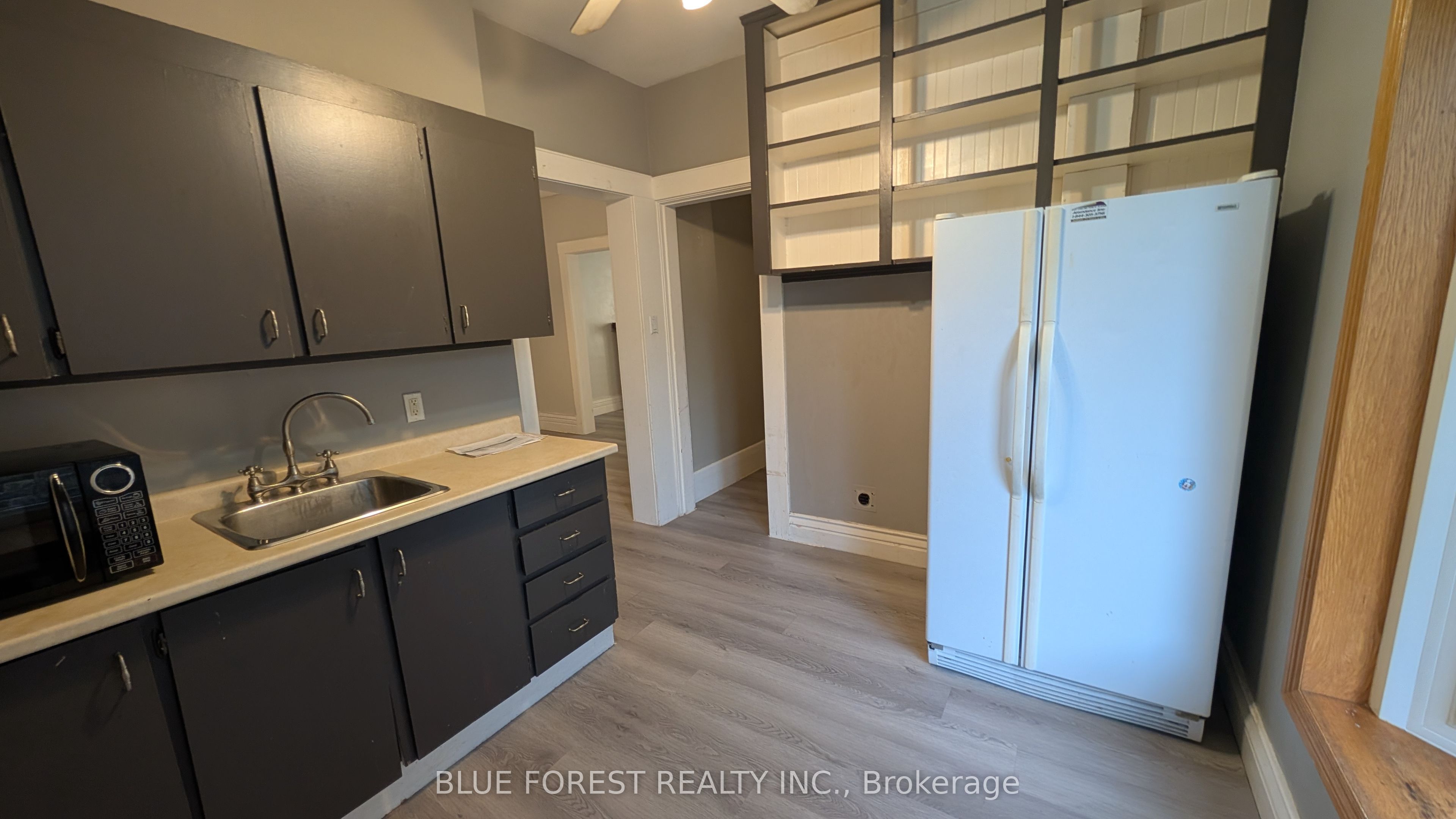 867 Queens Avenue Property Photo 9