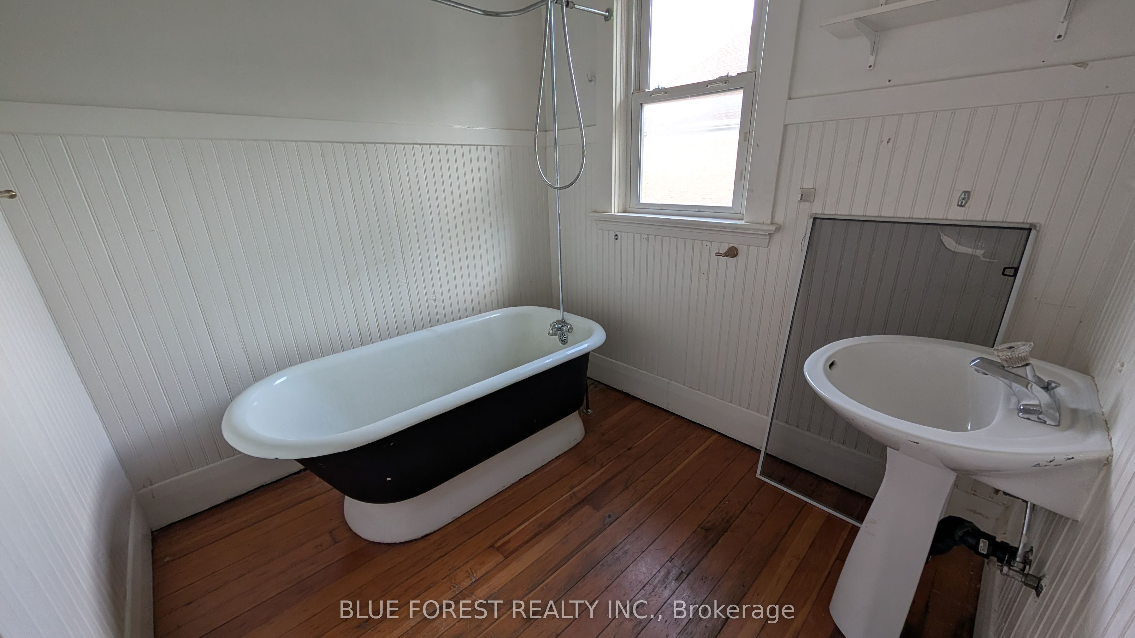867 Queens Avenue Property Photo 23