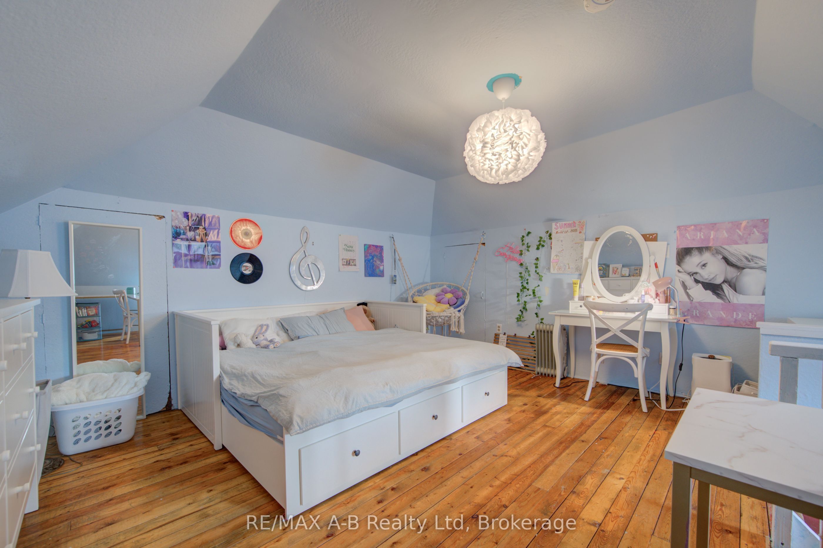 31 John Street Property Photo 28