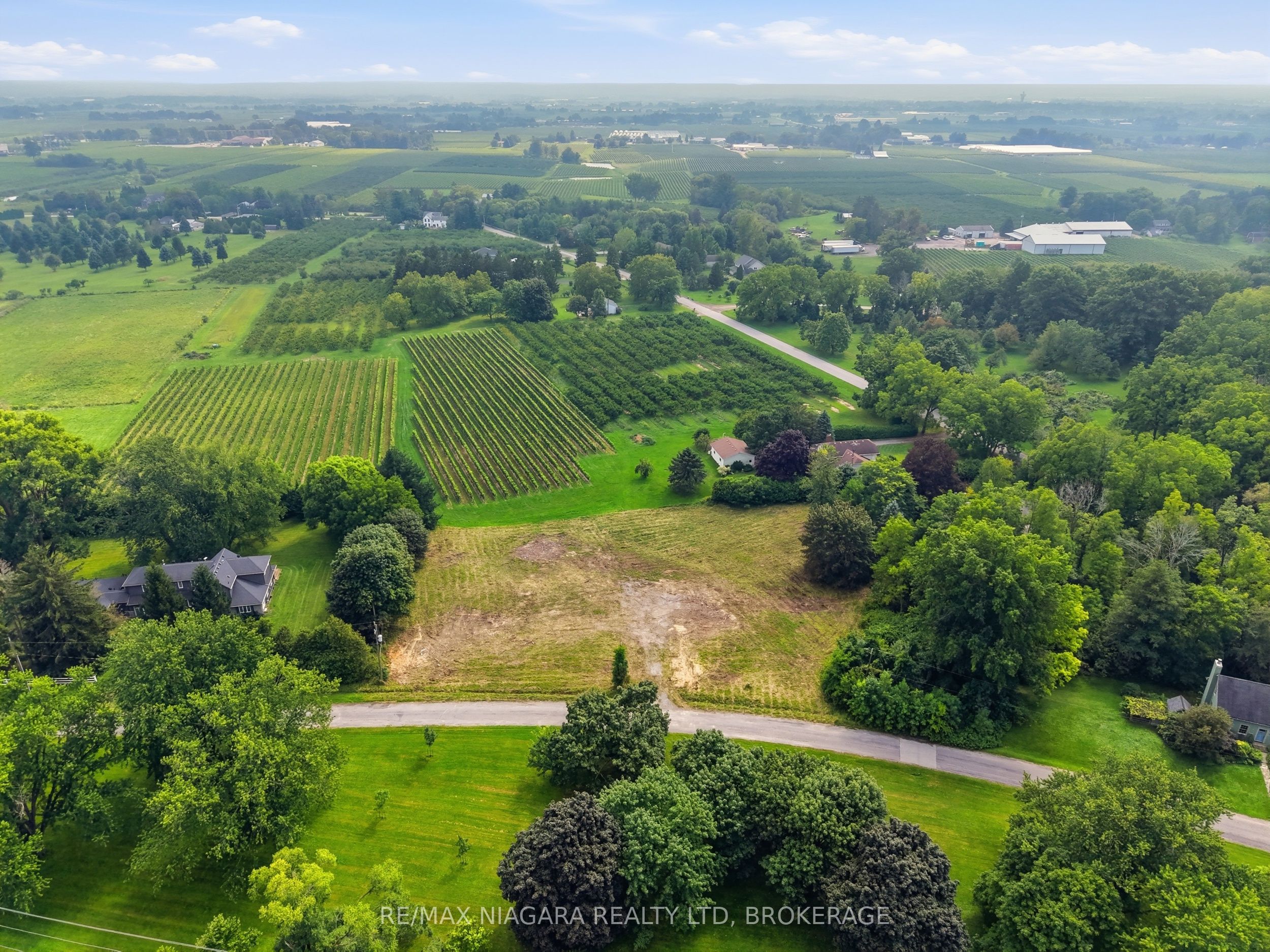 1611 Lakeshore Road Property Photo 3