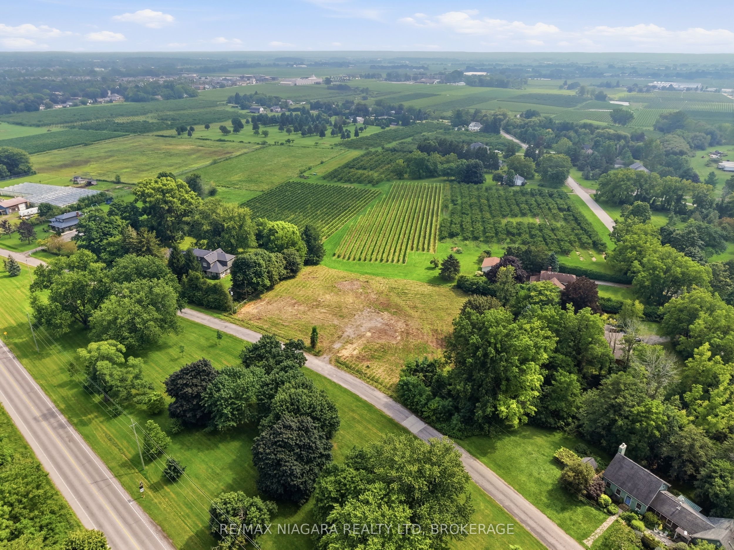 1611 Lakeshore Road Property Photo 4