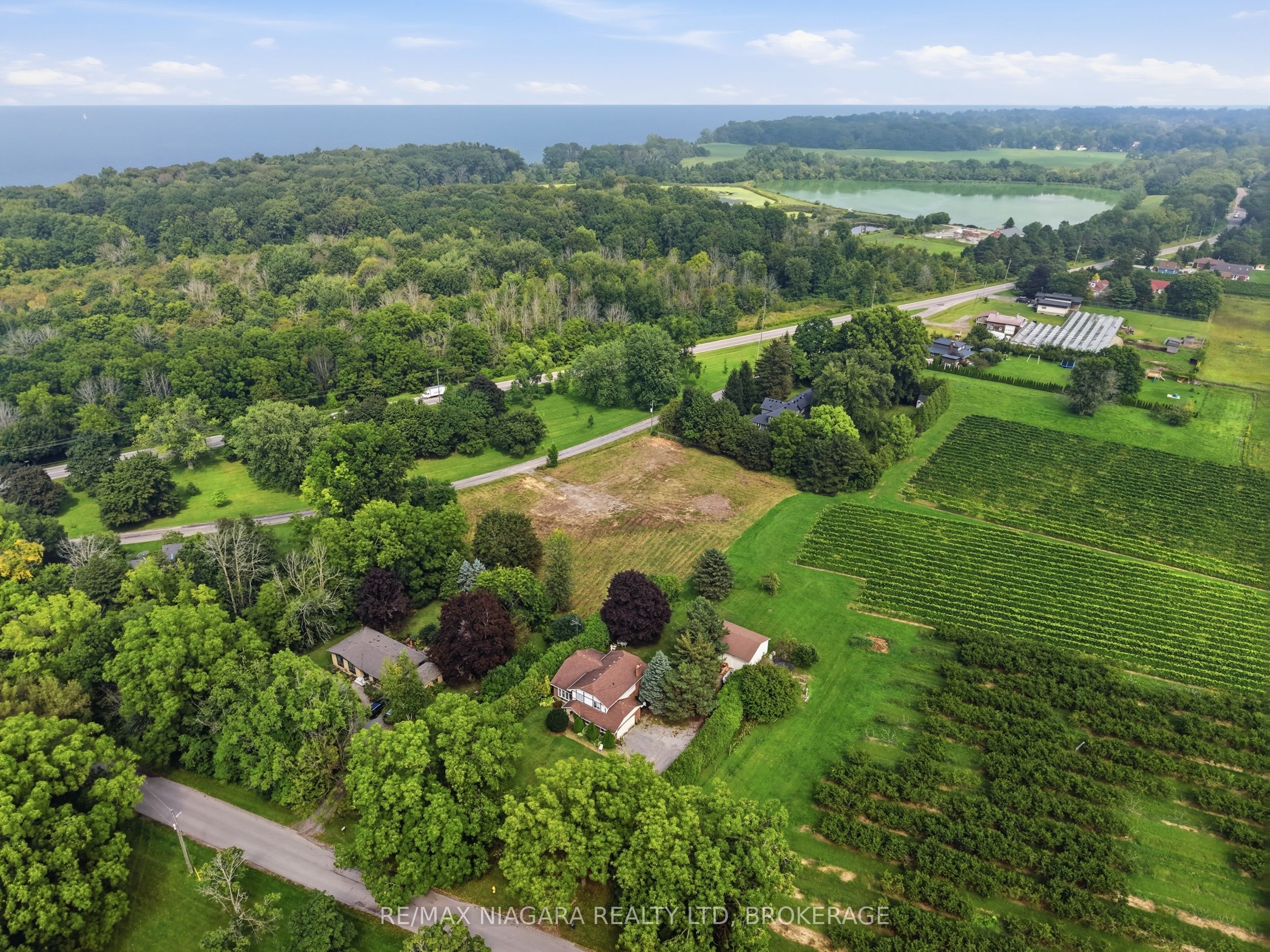 1611 Lakeshore Road Property Photo 8