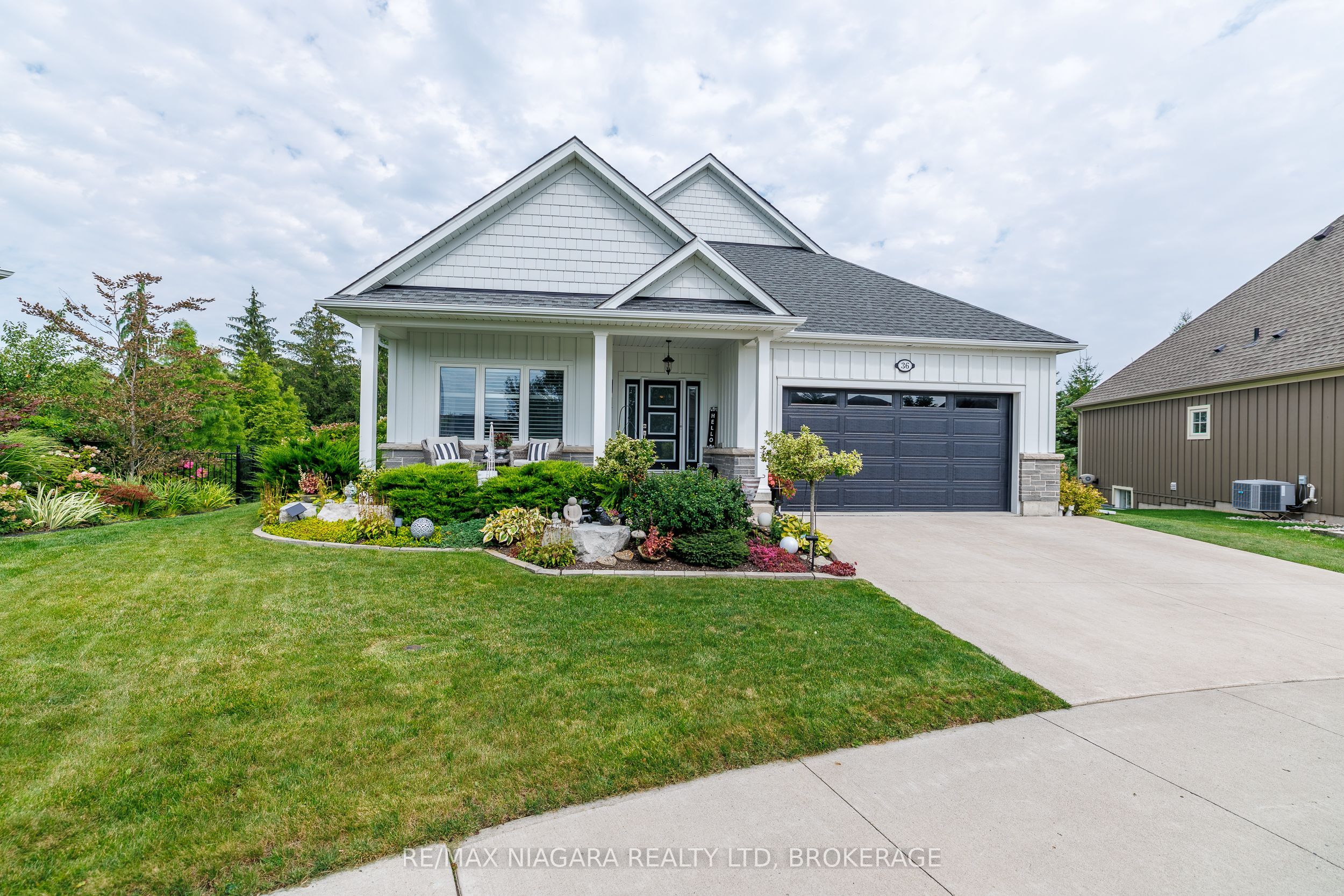 36 Derbyshire Drive Property Photo 1