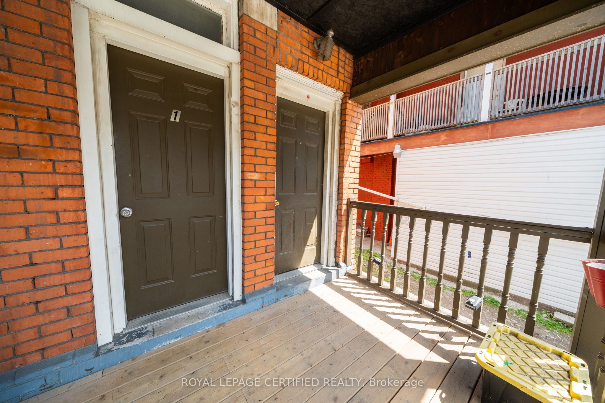 10 Fairleigh Avenue N Property Photo 3