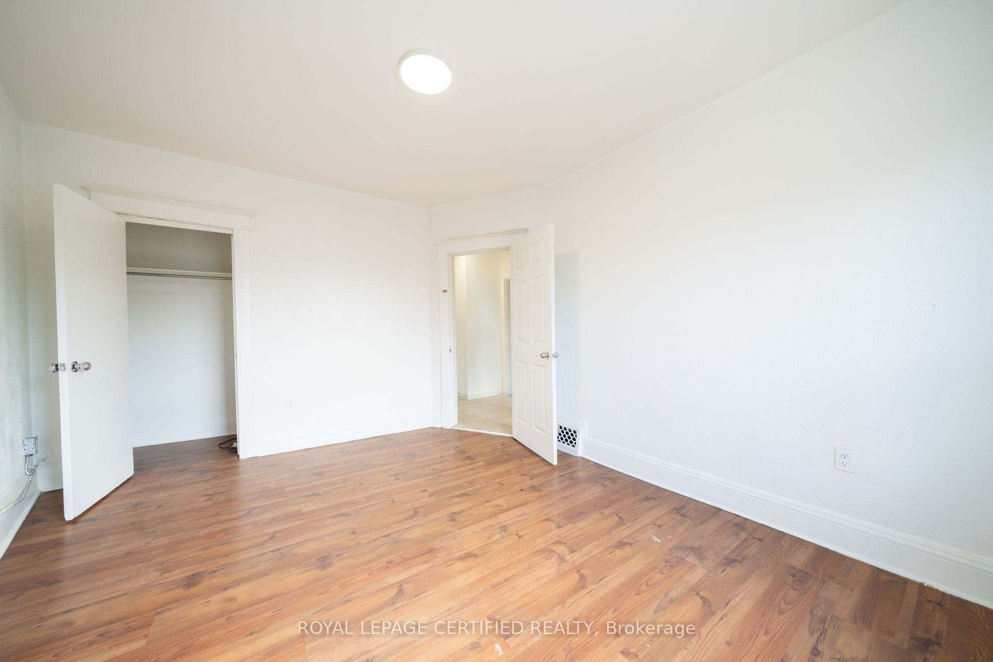 10 Fairleigh Avenue N Property Photo 6