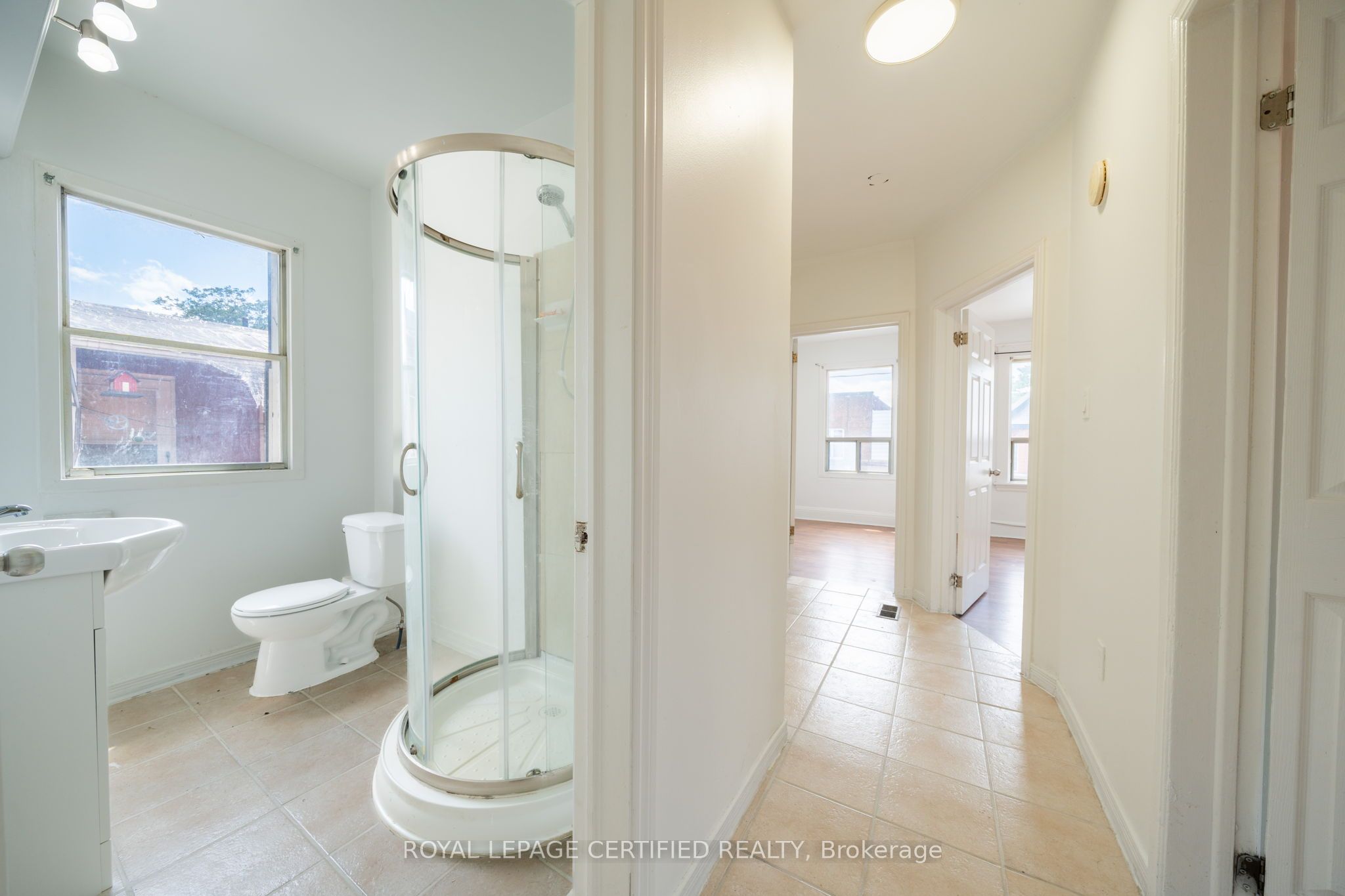 10 Fairleigh Avenue N Property Photo 8