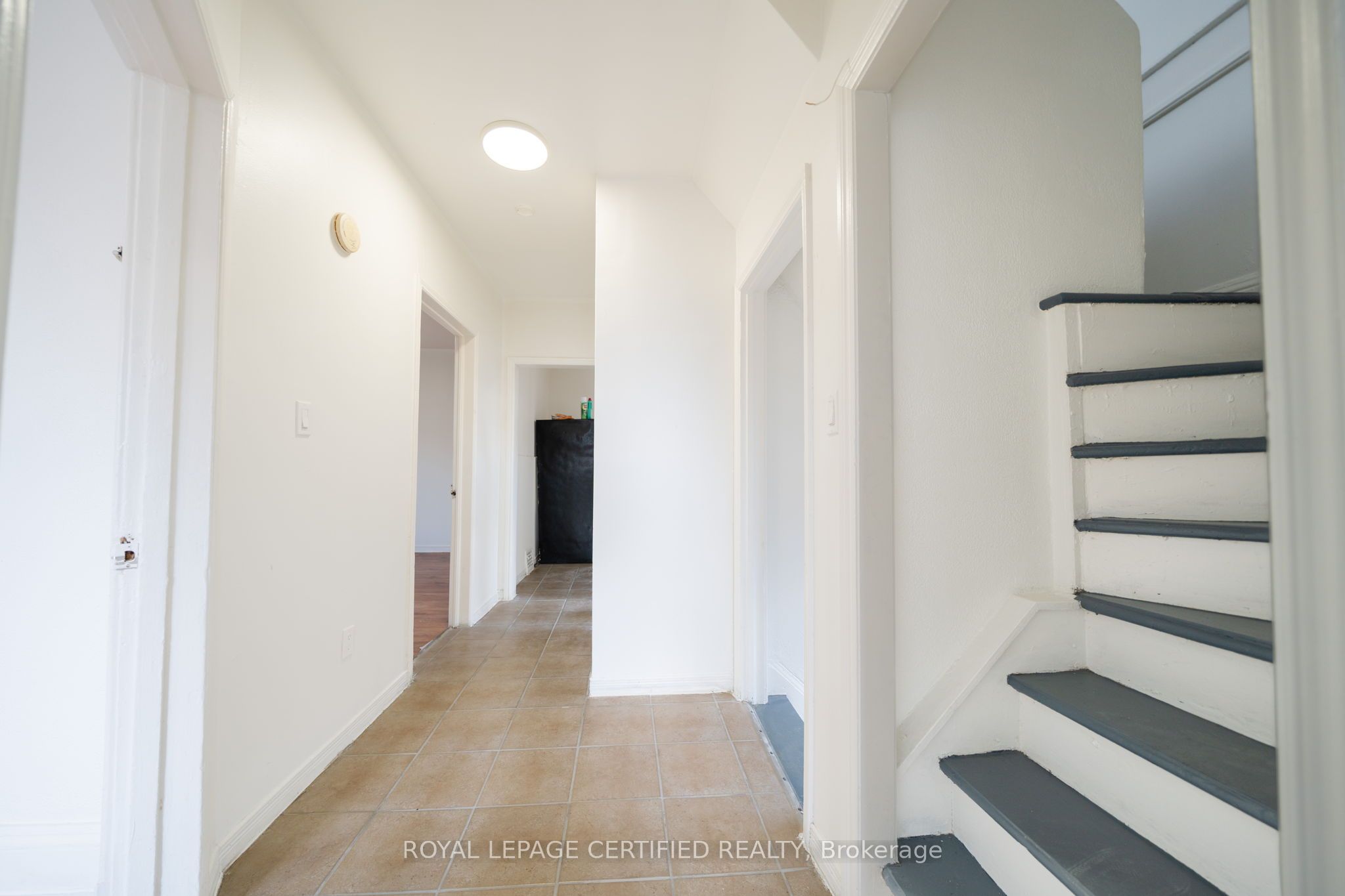 10 Fairleigh Avenue N Property Photo 11