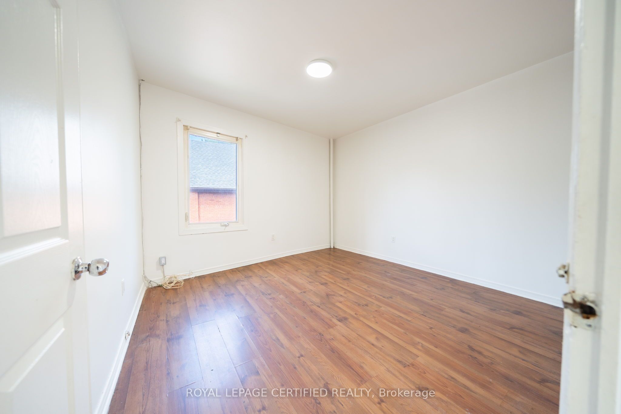 10 Fairleigh Avenue N Property Photo 12