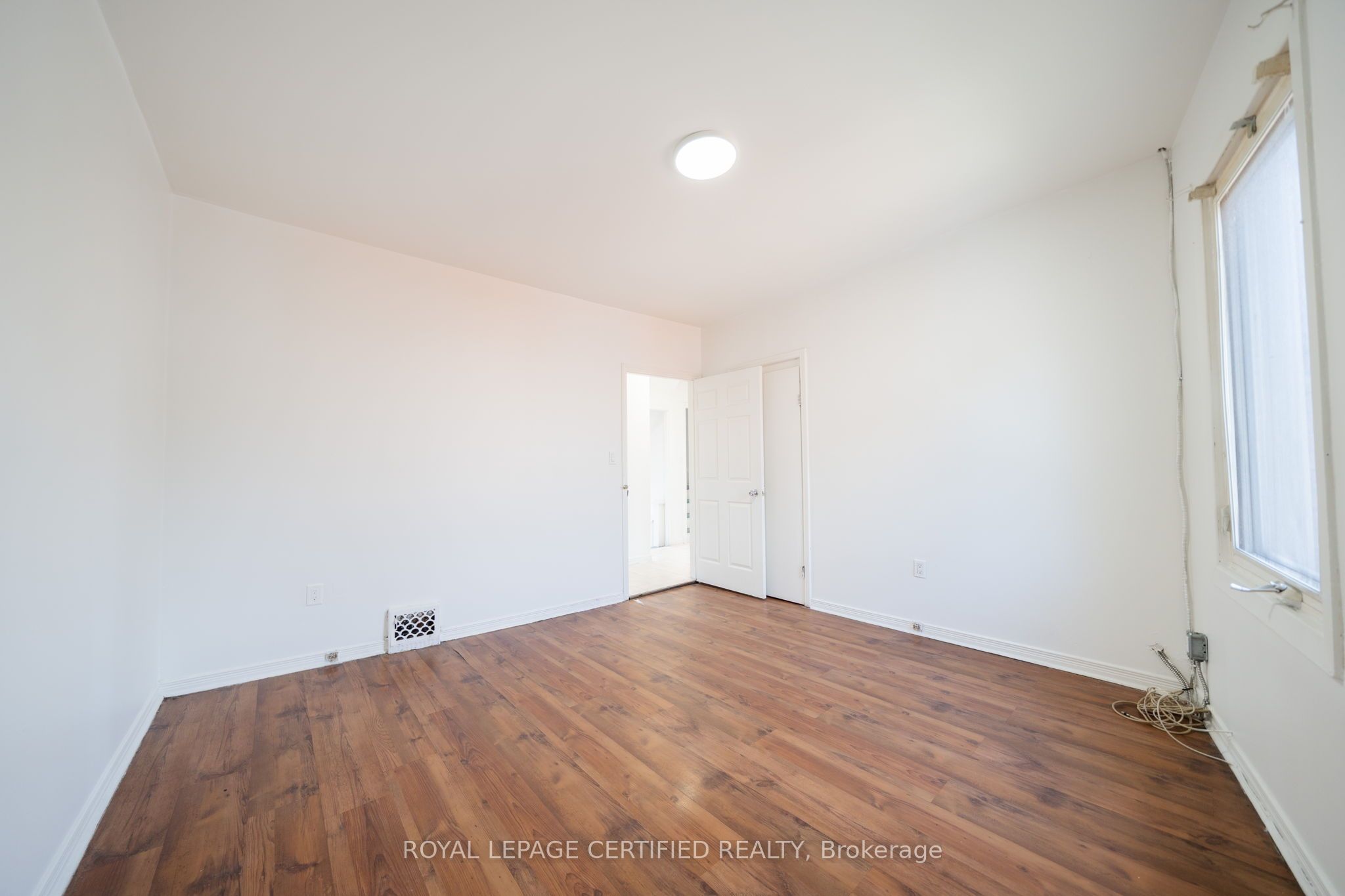 10 Fairleigh Avenue N Property Photo 13