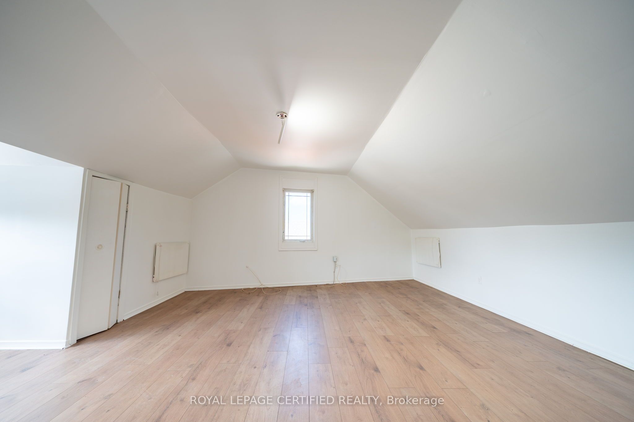 10 Fairleigh Avenue N Property Photo 14