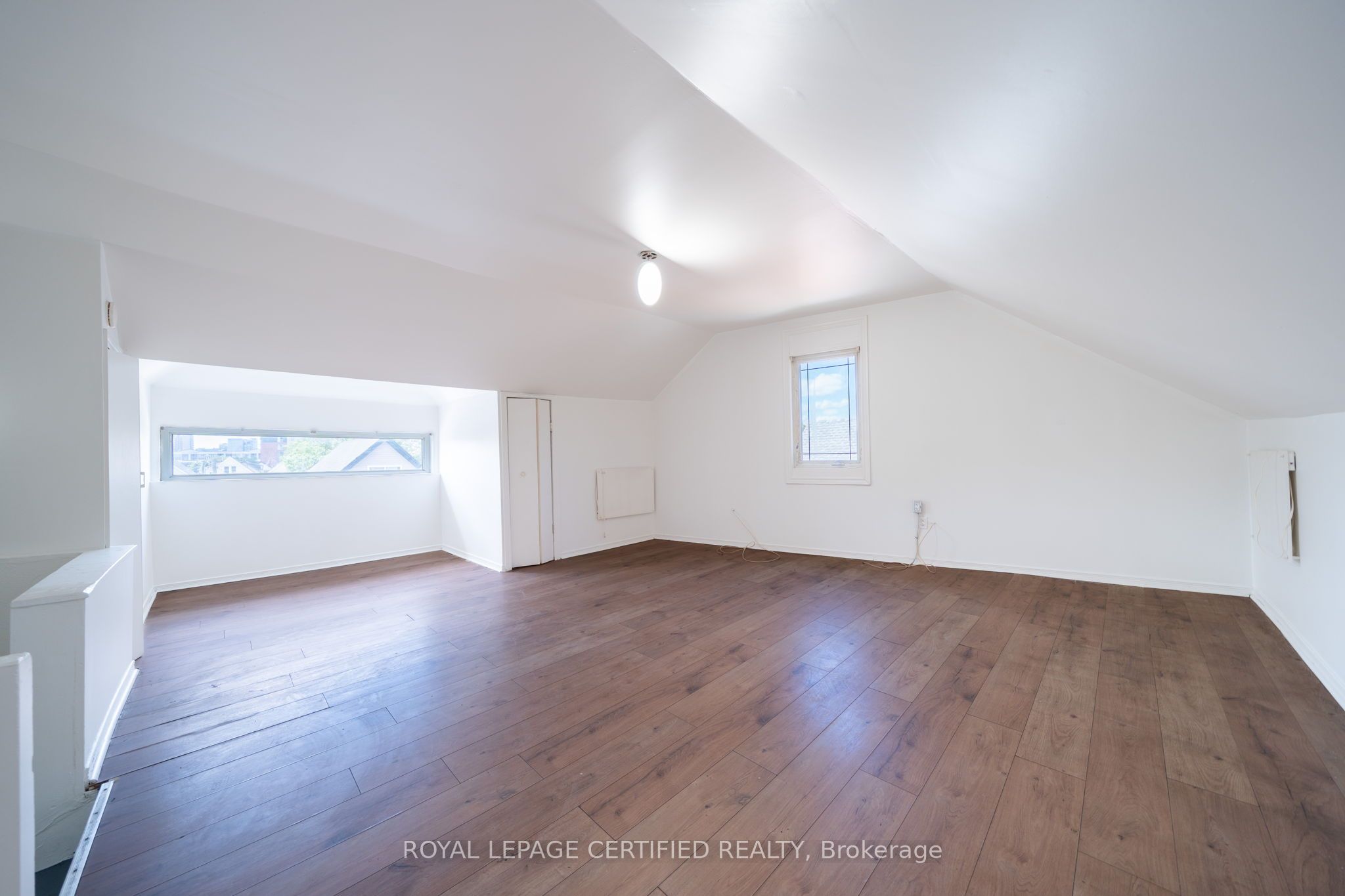 10 Fairleigh Avenue N Property Photo 16