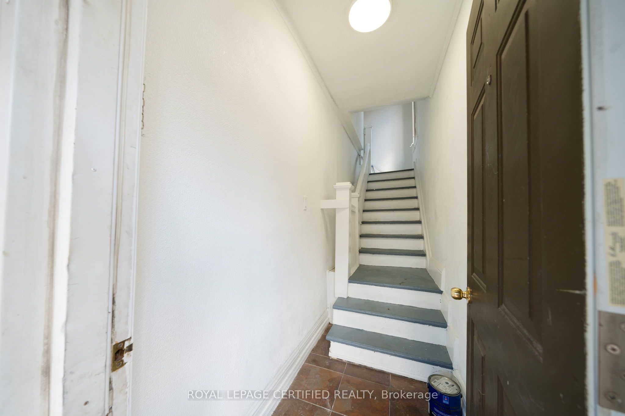 10 Fairleigh Avenue N Property Photo 17