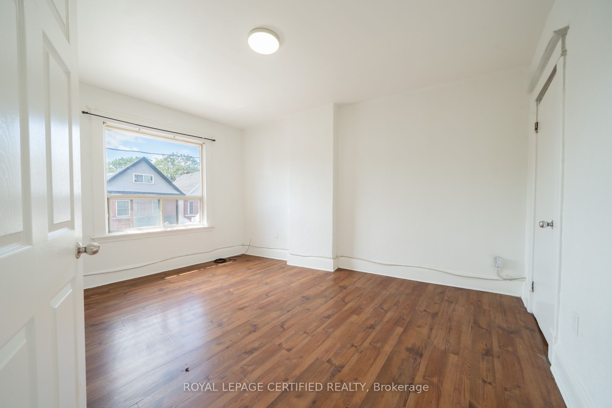 10 Fairleigh Avenue N Property Photo 19