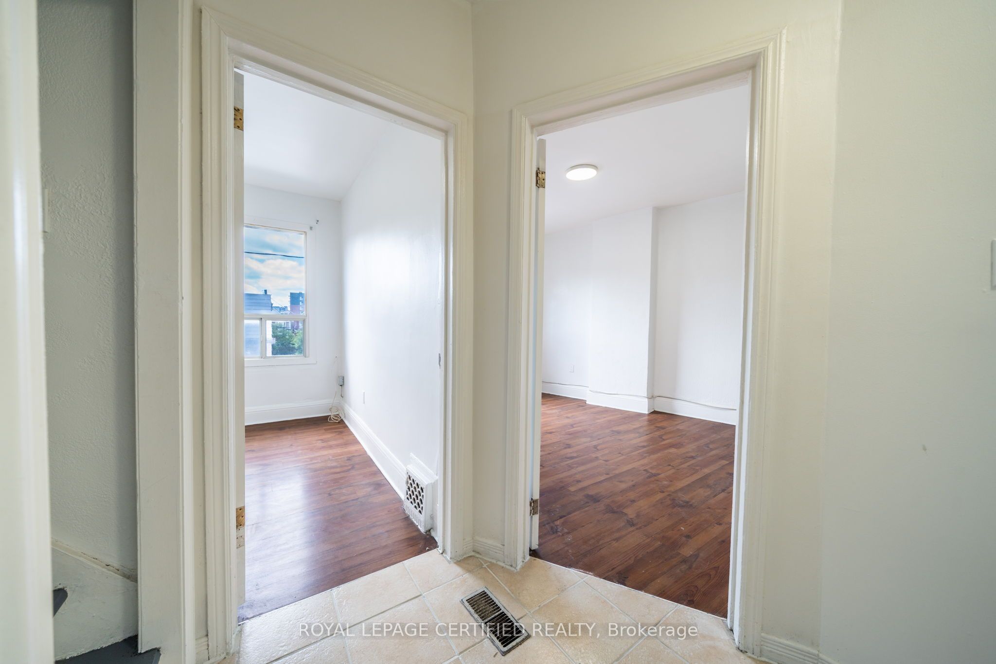 10 Fairleigh Avenue N Property Photo 20