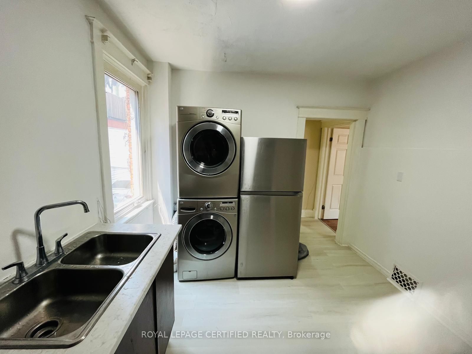 10 Fairleigh Avenue N Property Photo 22