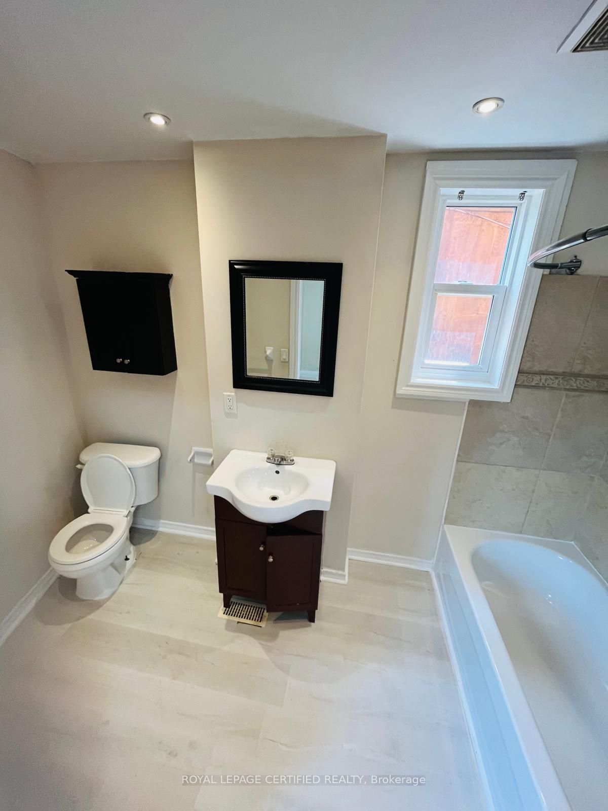 10 Fairleigh Avenue N Property Photo 23