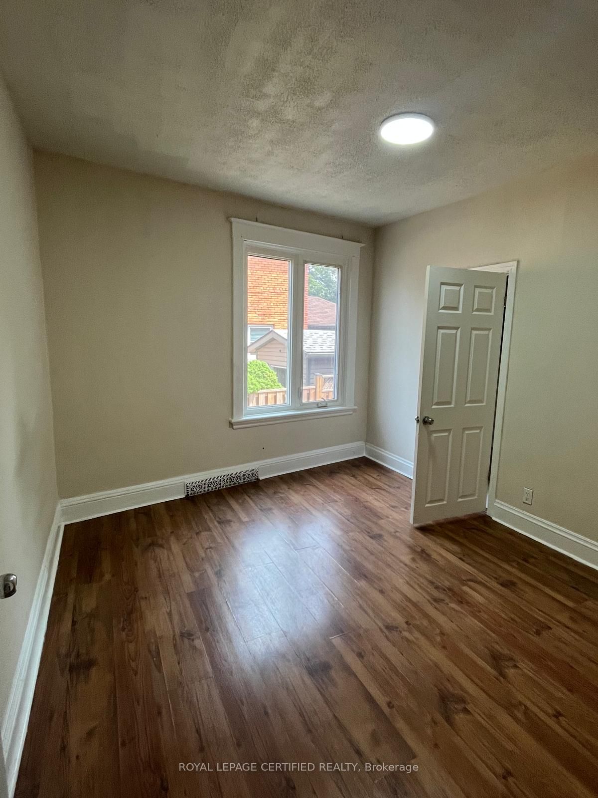 10 Fairleigh Avenue N Property Photo 27