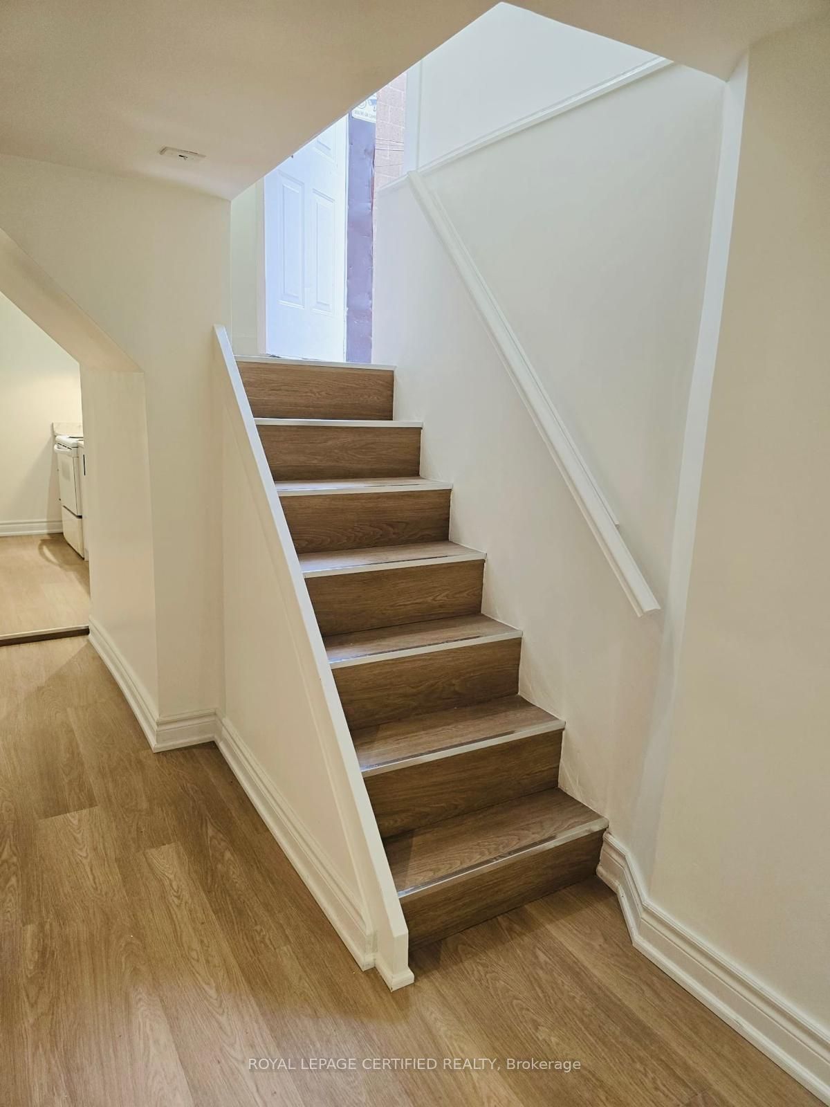 10 Fairleigh Avenue N Property Photo 28