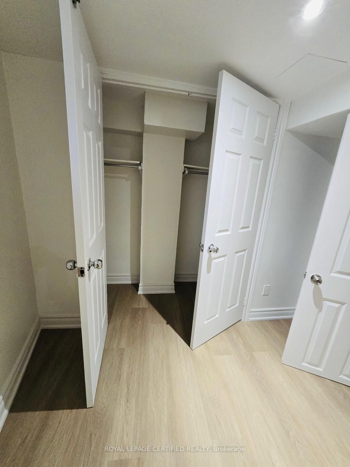 10 Fairleigh Avenue N Property Photo 32