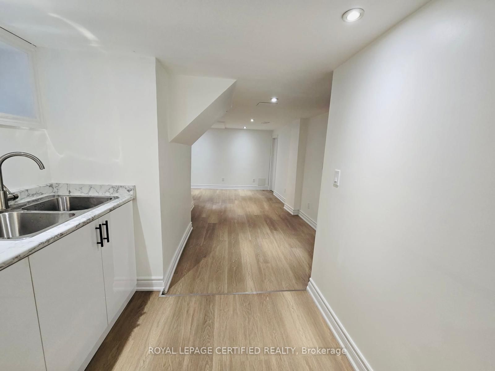 10 Fairleigh Avenue N Property Photo 36