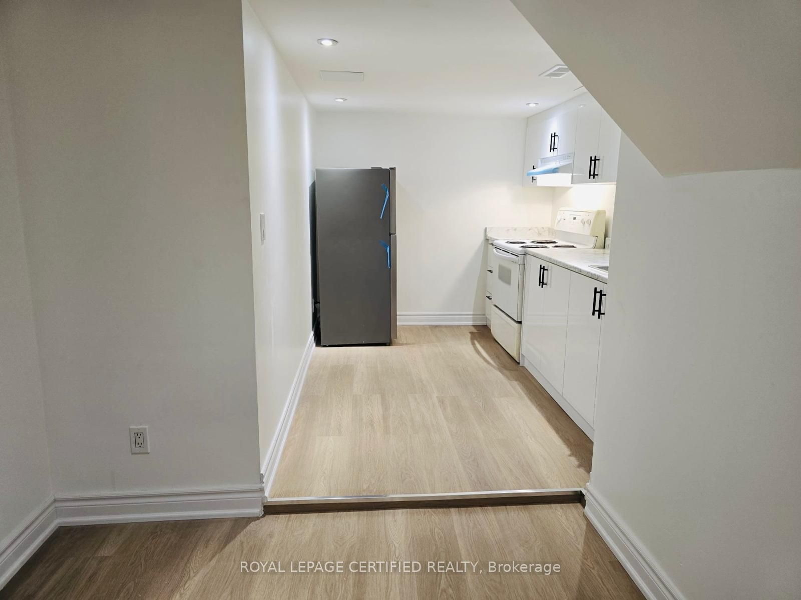 10 Fairleigh Avenue N Property Photo 37