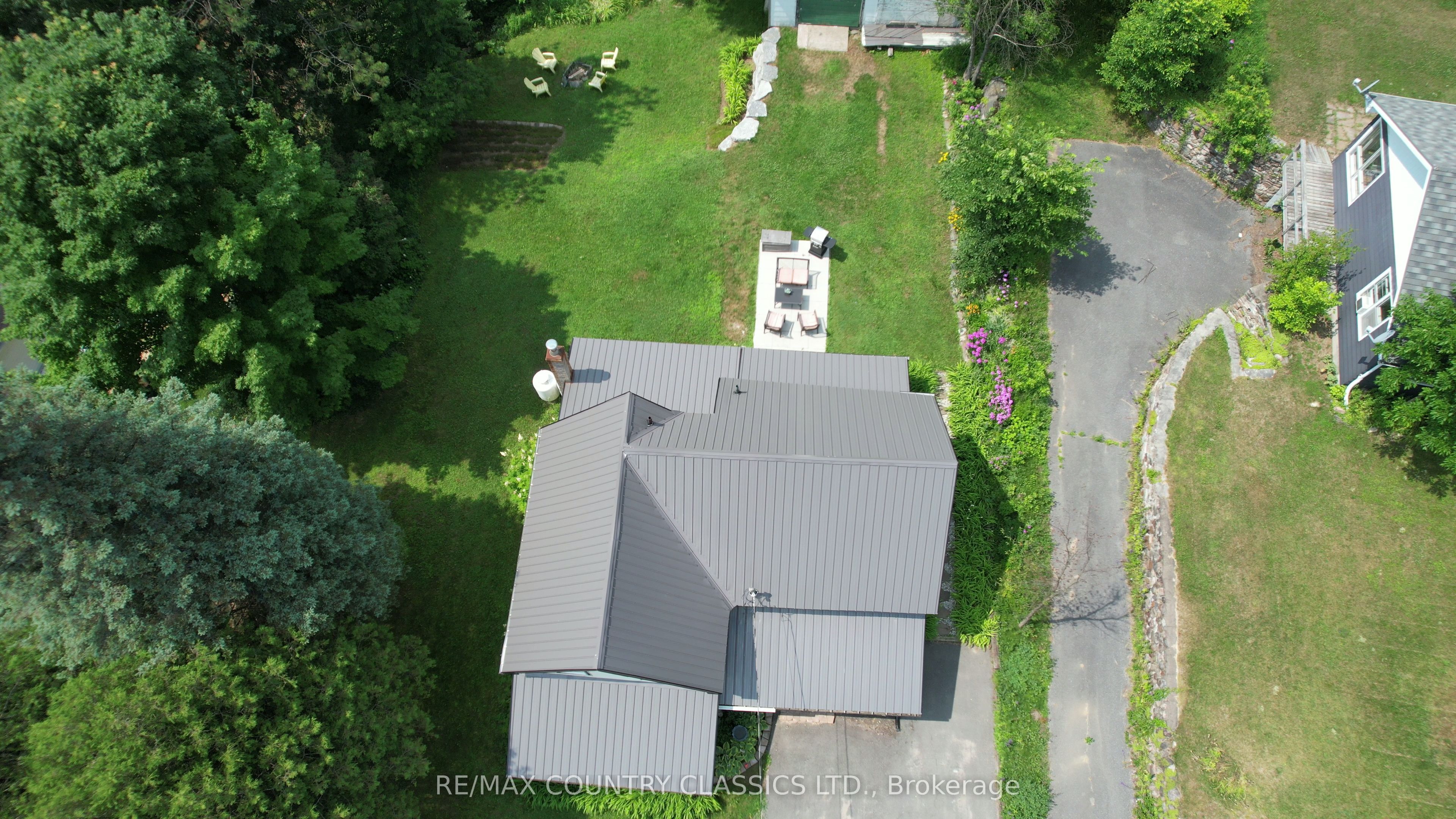 12 Hastings Street S Property Photo 2