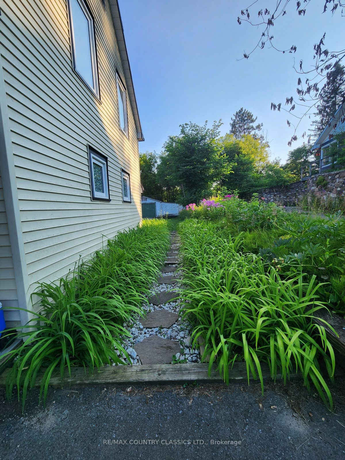 12 Hastings Street S Property Photo 10