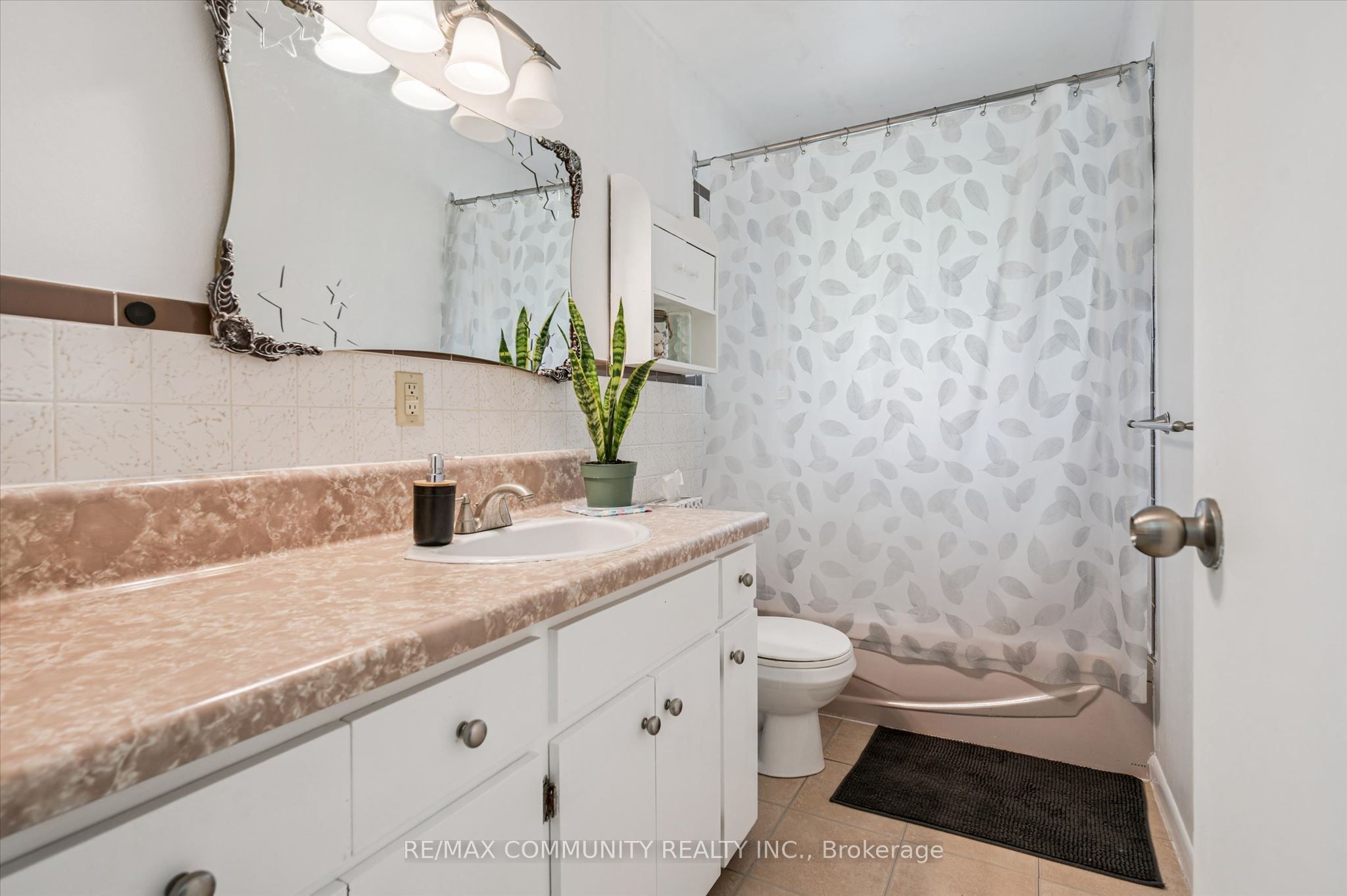 2063 George Street Property Photo 16