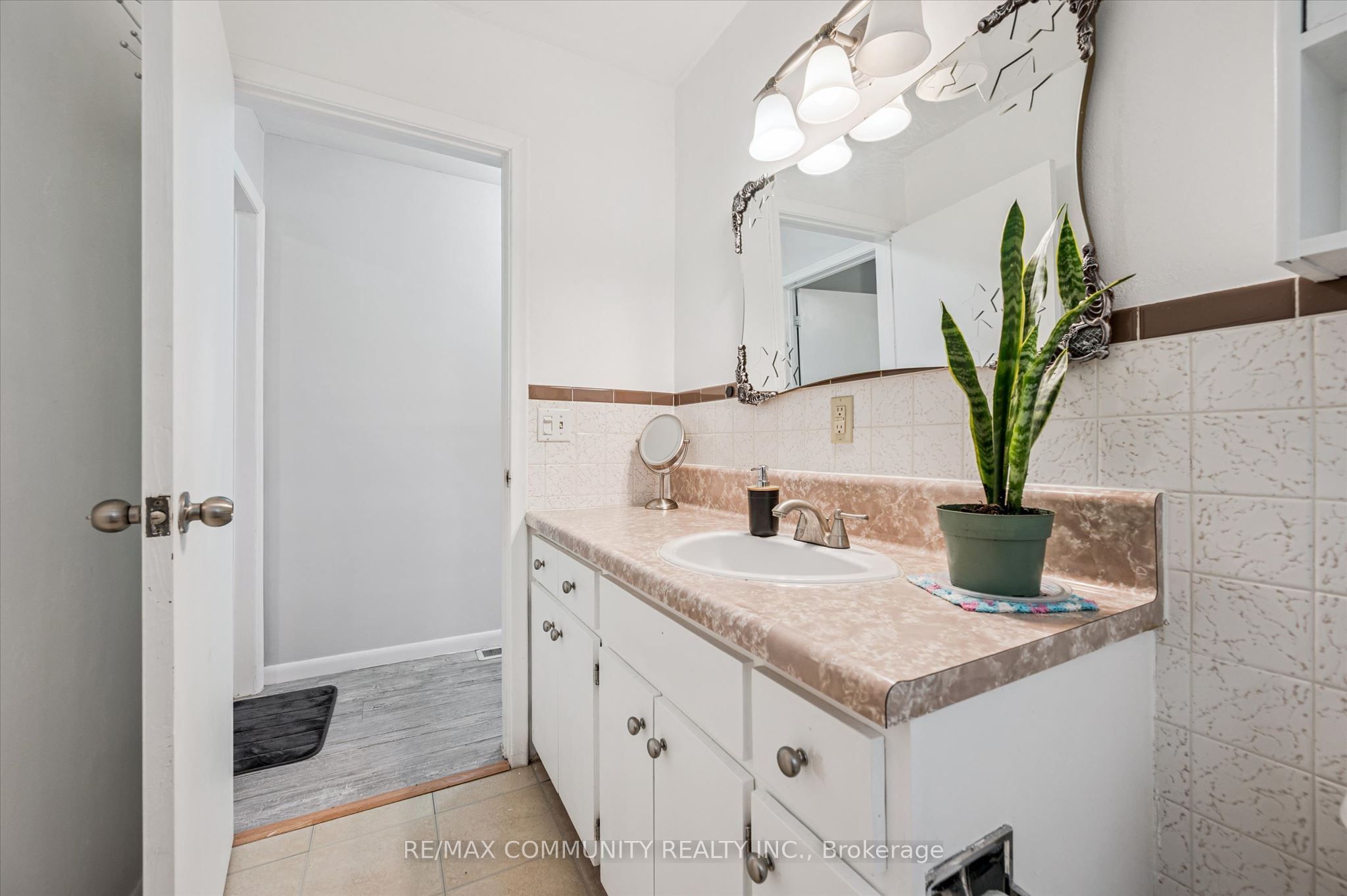 2063 George Street Property Photo 17