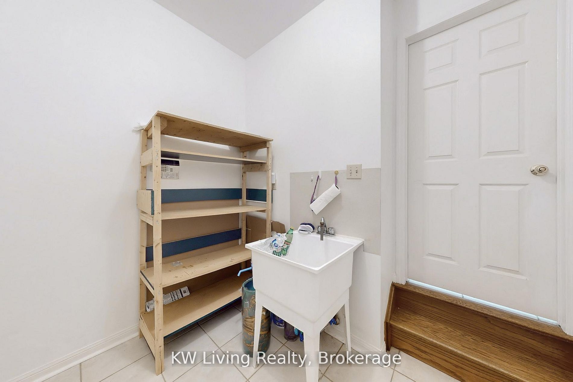 76 Spooner Crescent Property Photo 5