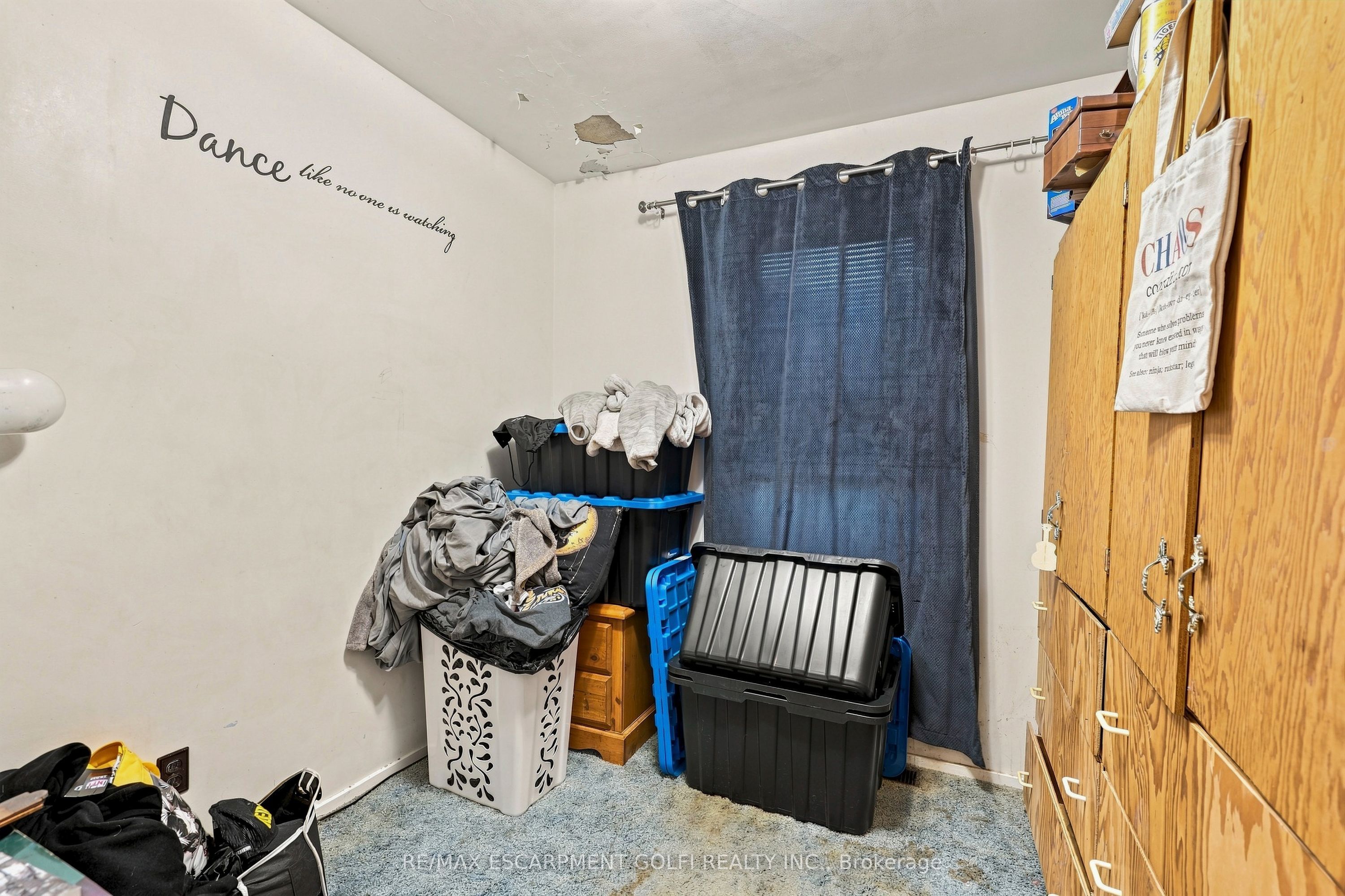 663 Ridge Road W Property Photo 7