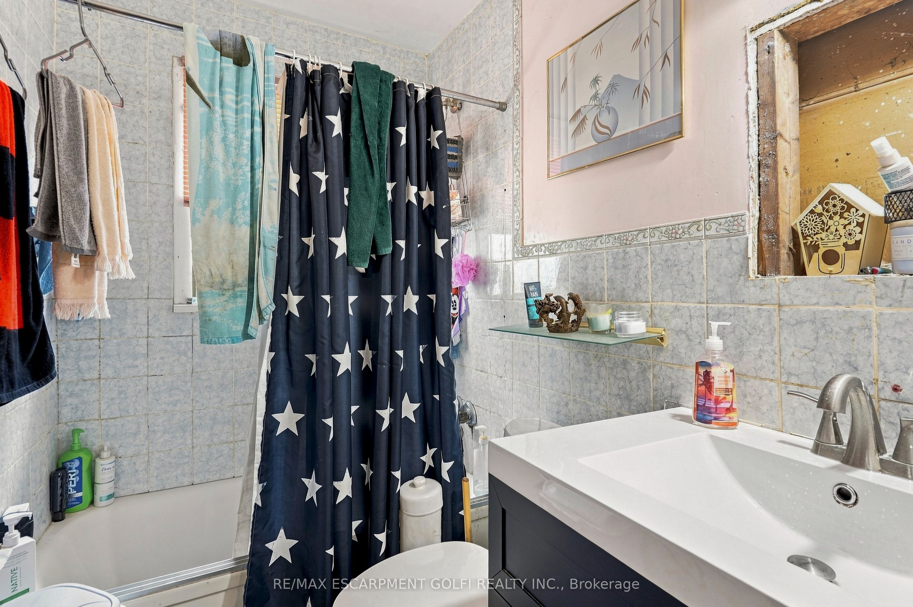663 Ridge Road W Property Photo 8