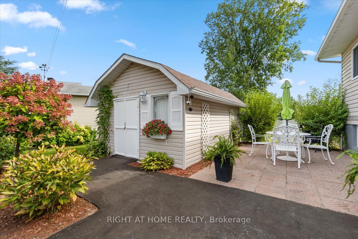 558 Laurier Street Property Photo 6