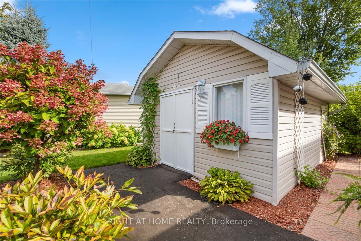 558 Laurier Street Property Photo 7