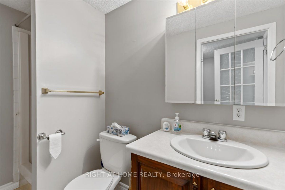 558 Laurier Street Property Photo 29