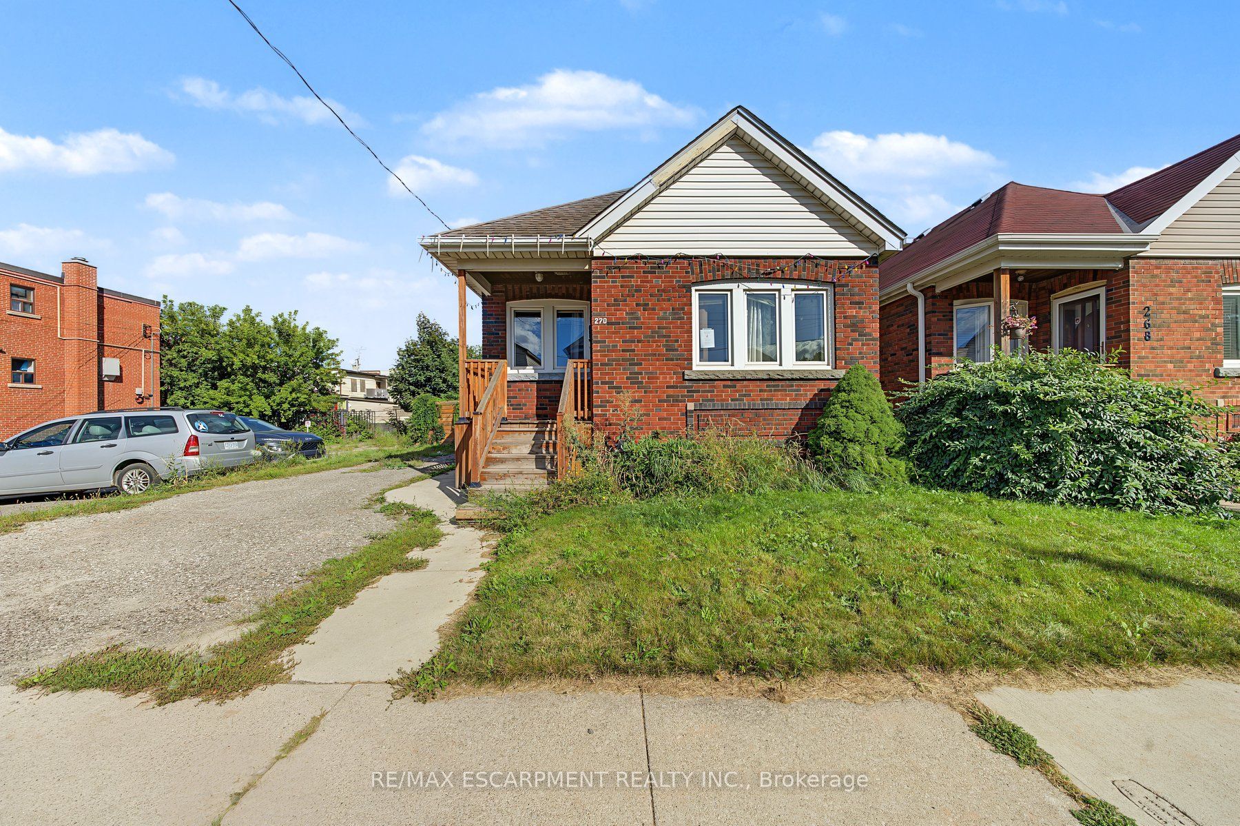 270 Weir Street N Property Photo 2