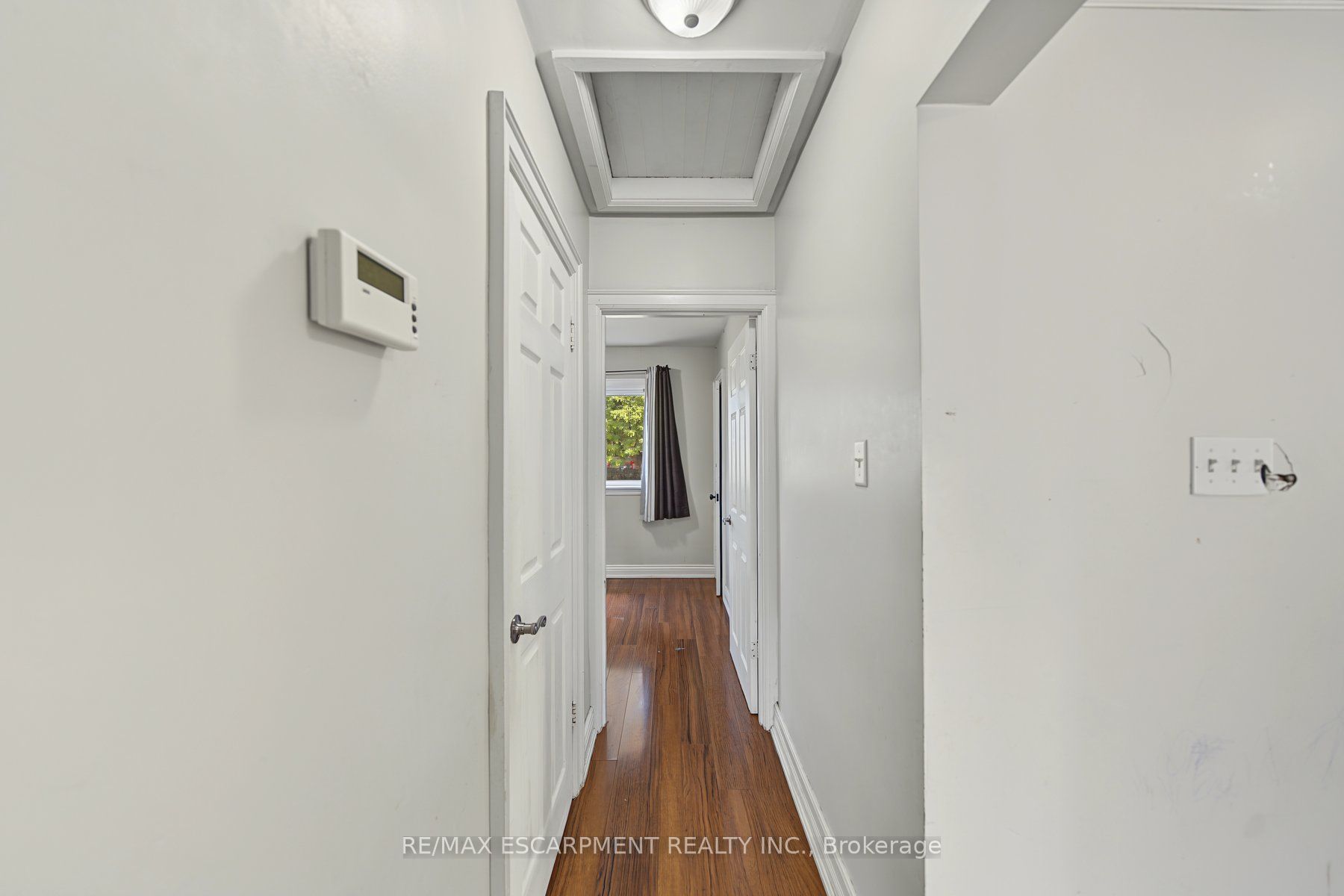 270 Weir Street N Property Photo 9