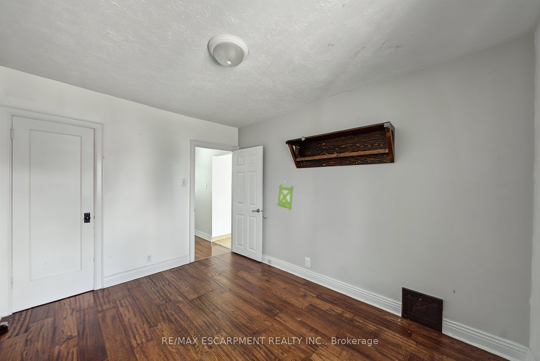 270 Weir Street N Property Photo 12