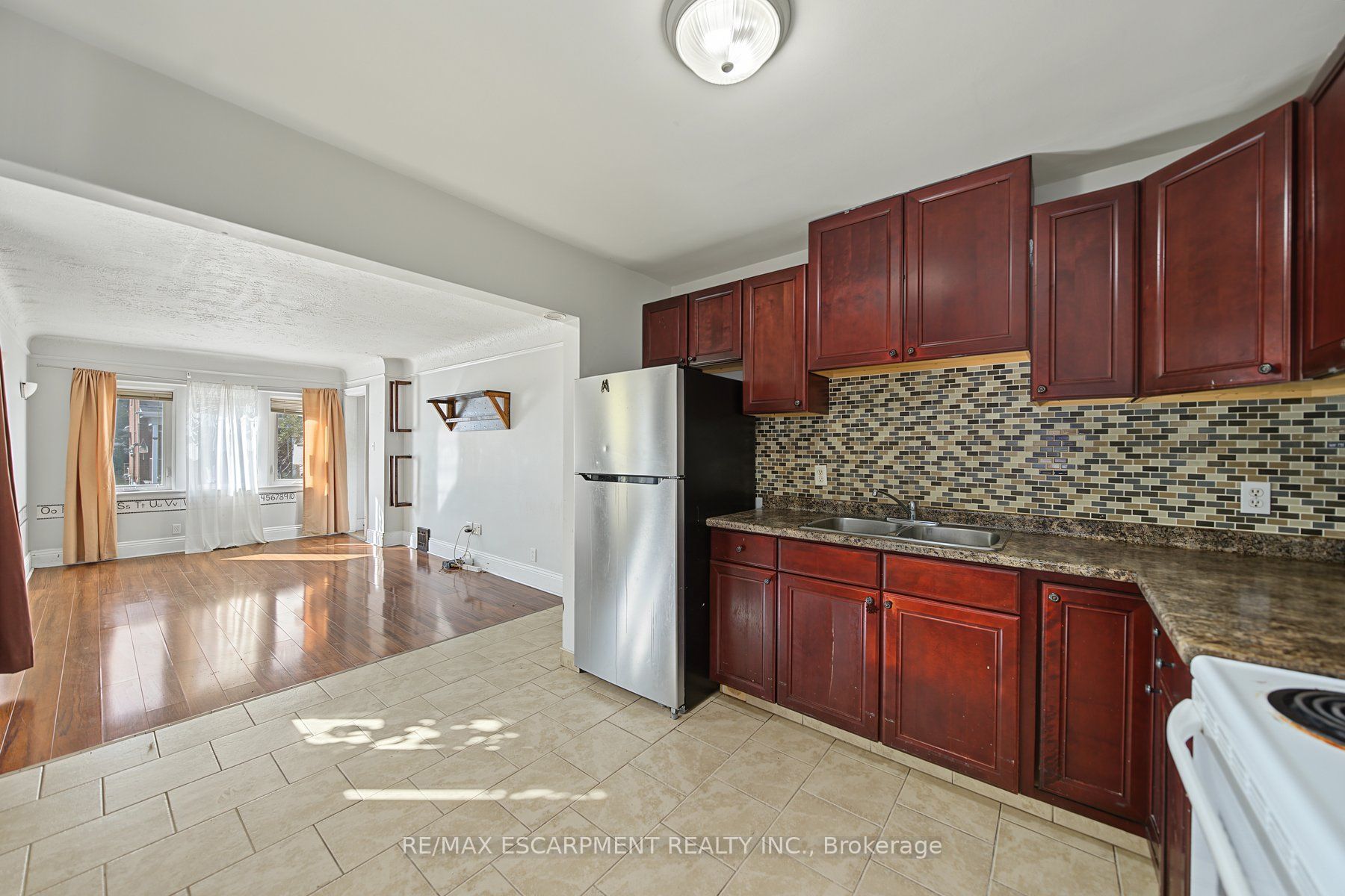 270 Weir Street N Property Photo 15