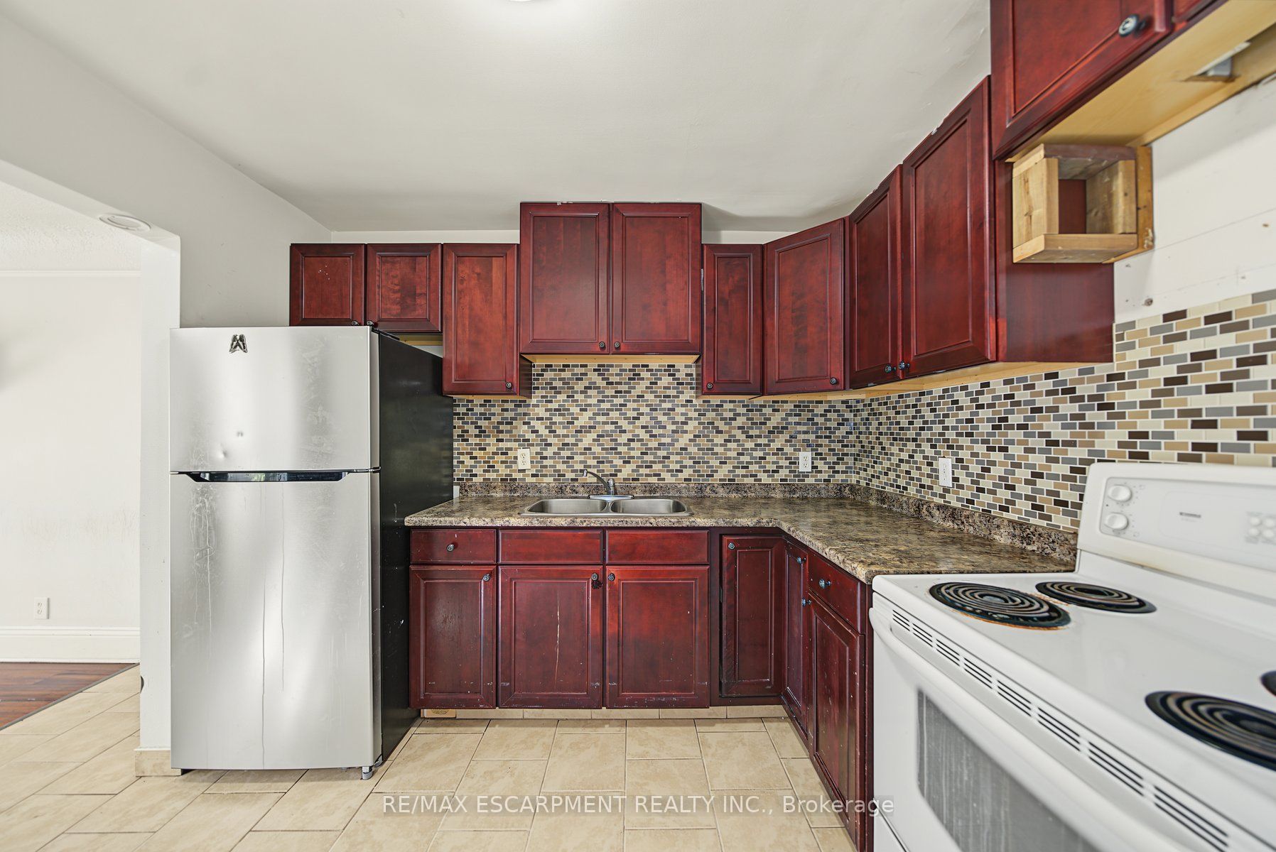 270 Weir Street N Property Photo 17