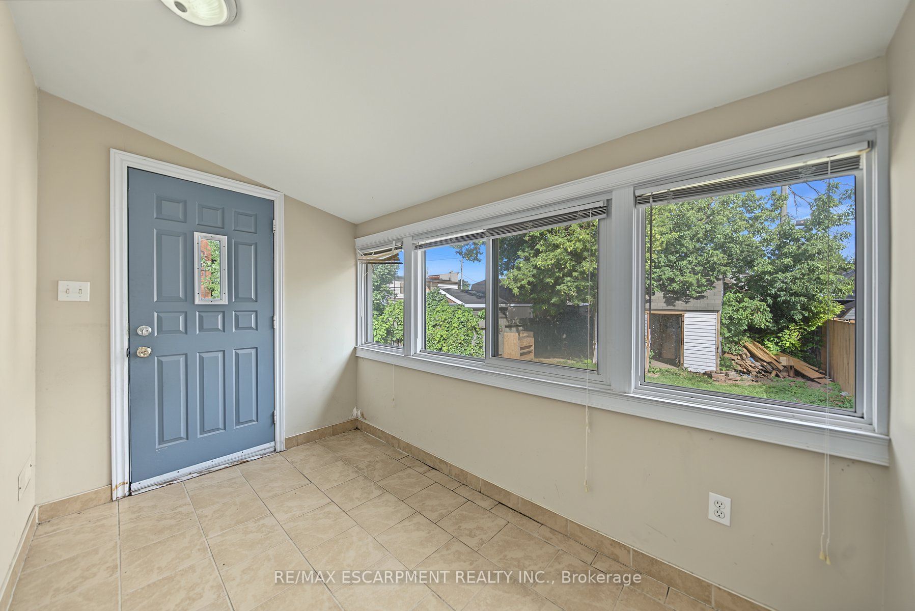 270 Weir Street N Property Photo 18