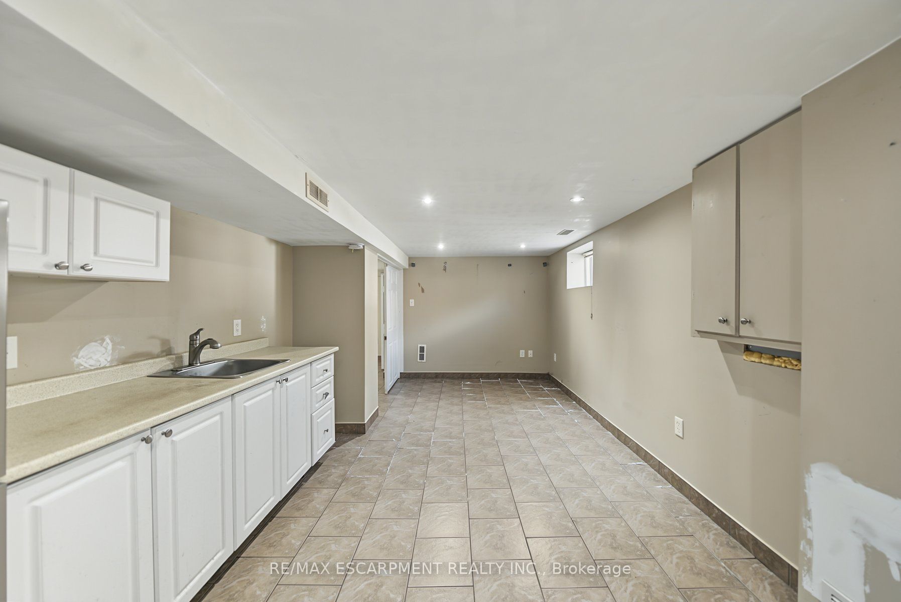 270 Weir Street N Property Photo 23