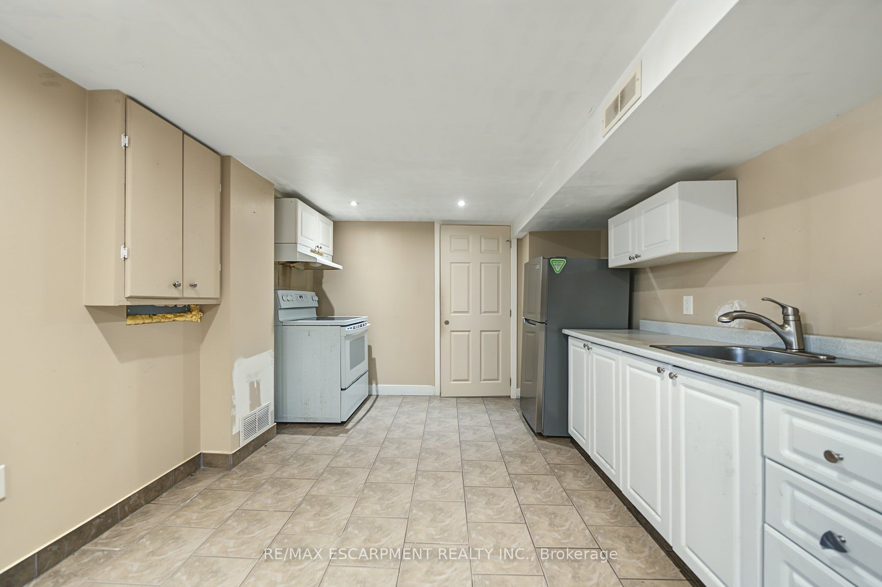 270 Weir Street N Property Photo 24
