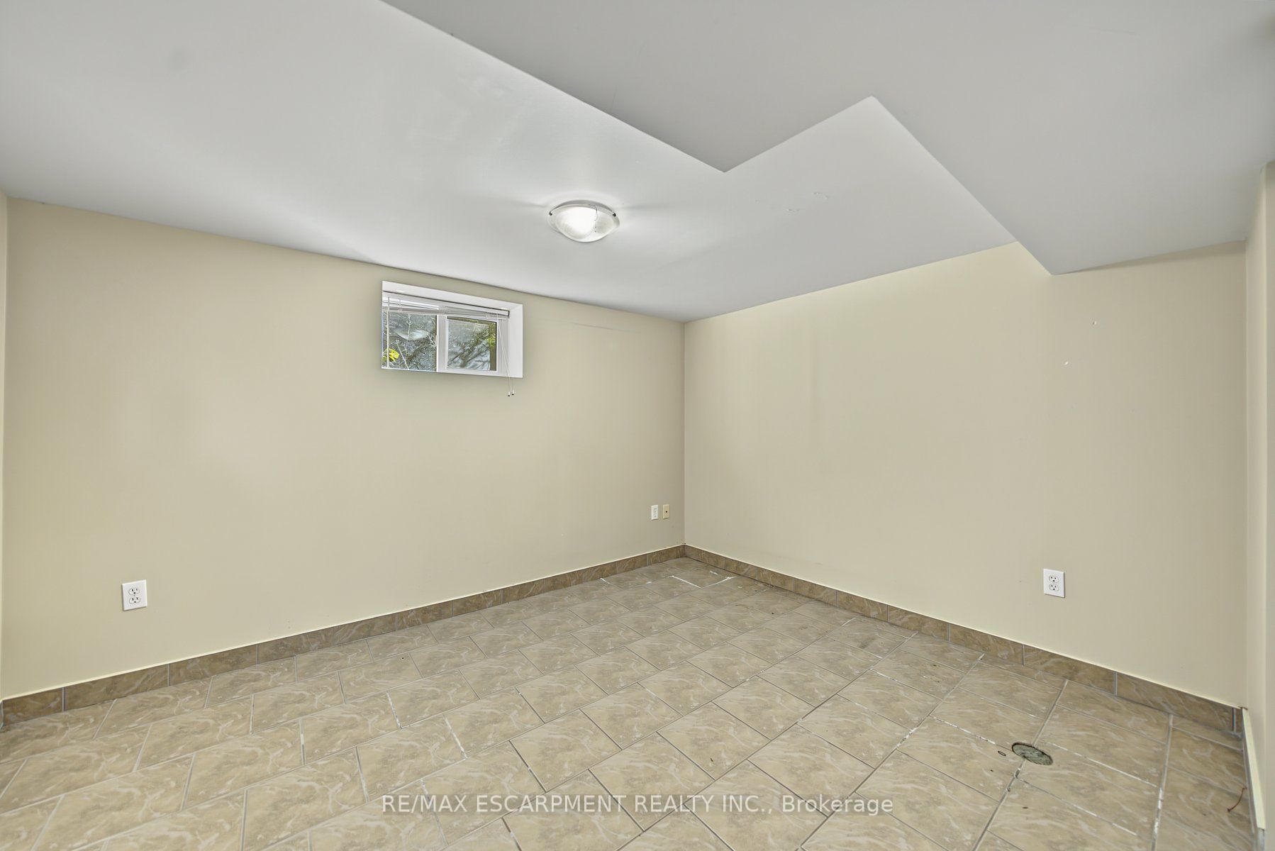 270 Weir Street N Property Photo 26