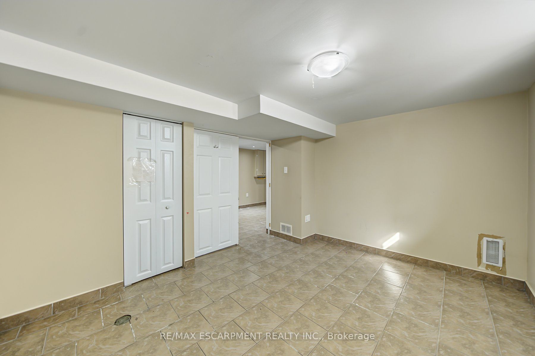 270 Weir Street N Property Photo 27