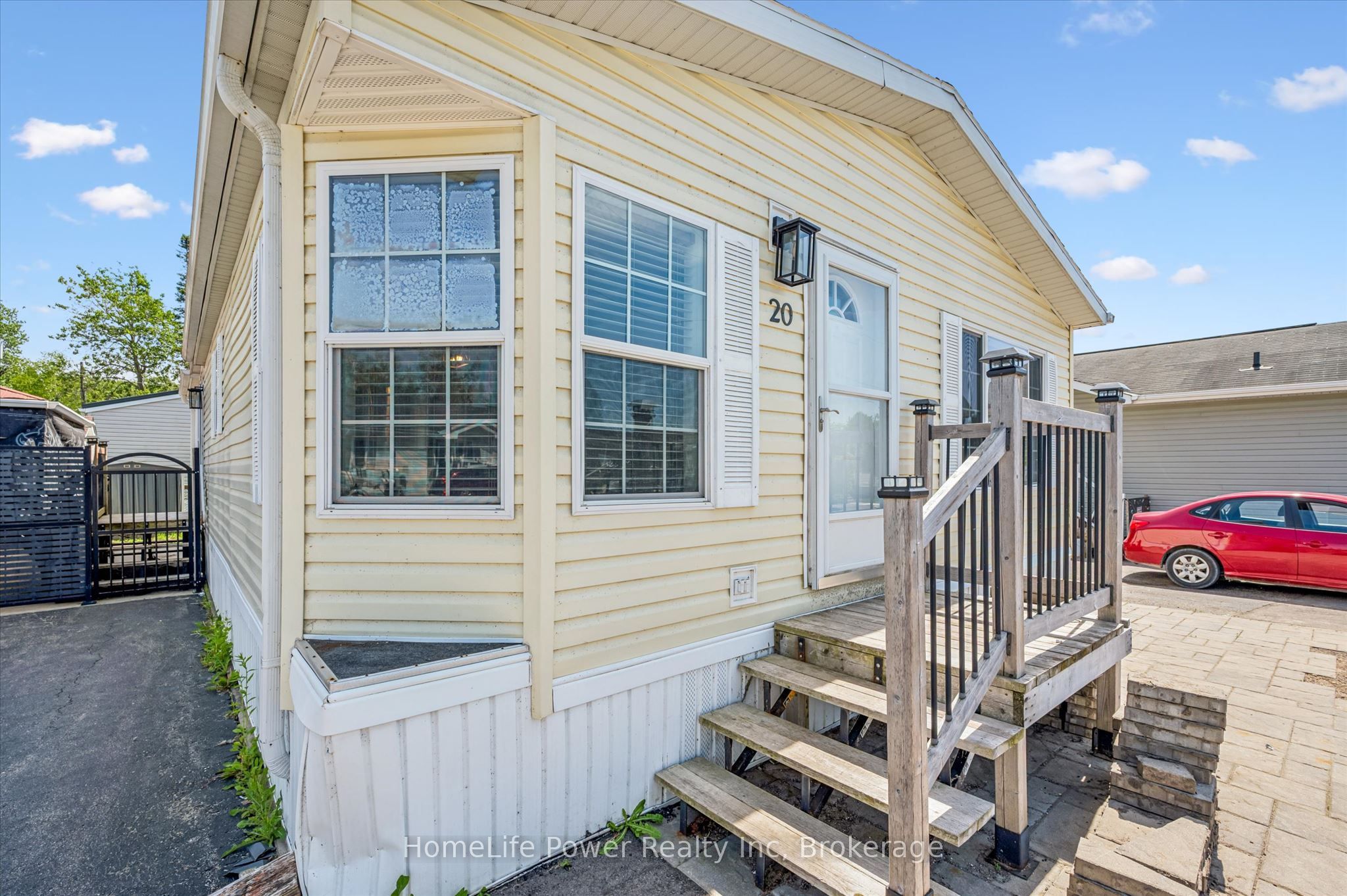20 Elm Street Property Photo 4