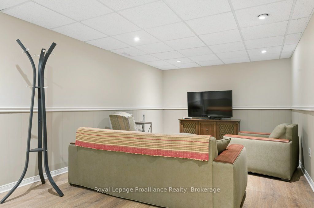 18 Conger Place Property Photo 32