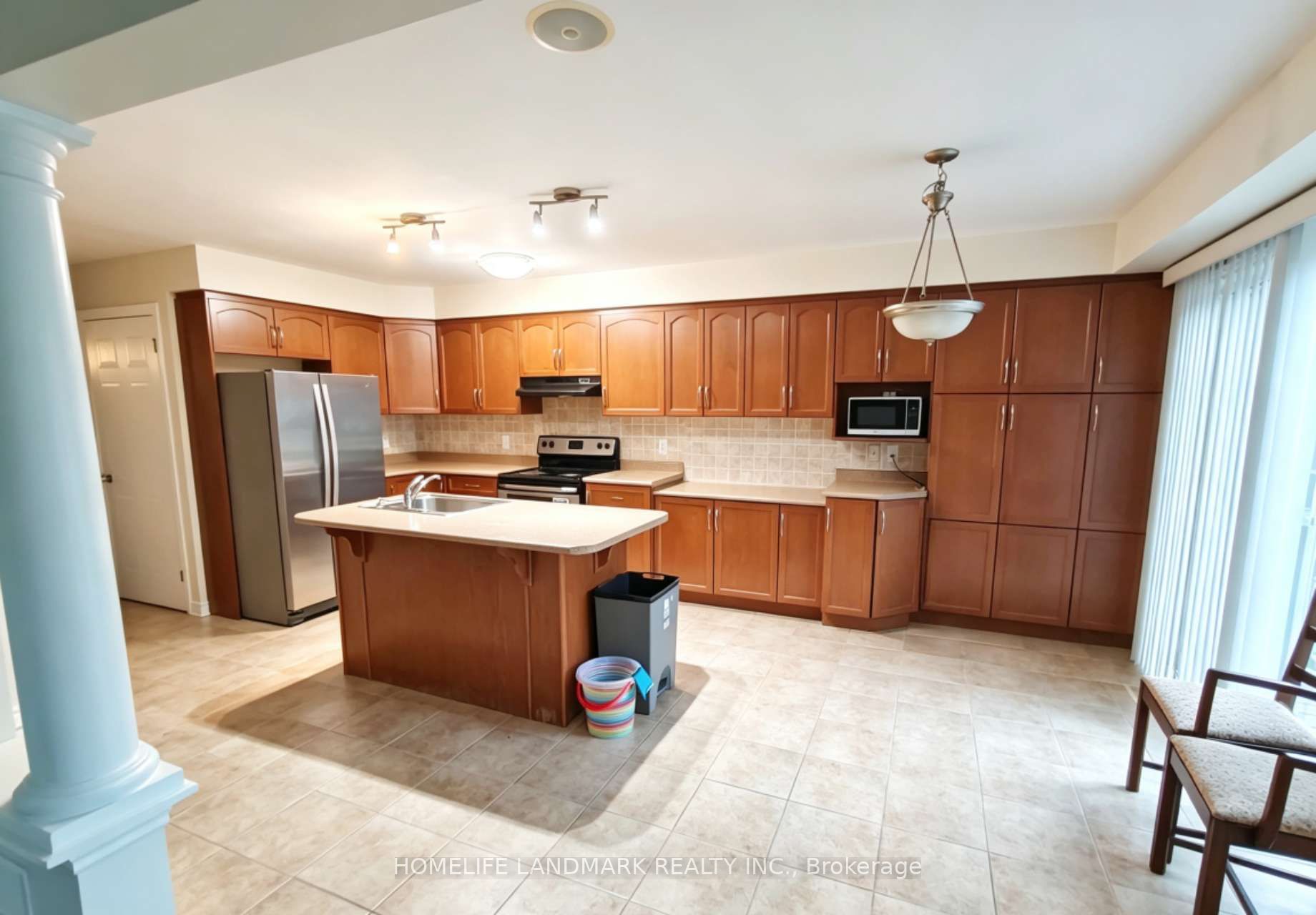 740 Oakcrossing Road Property Photo 2