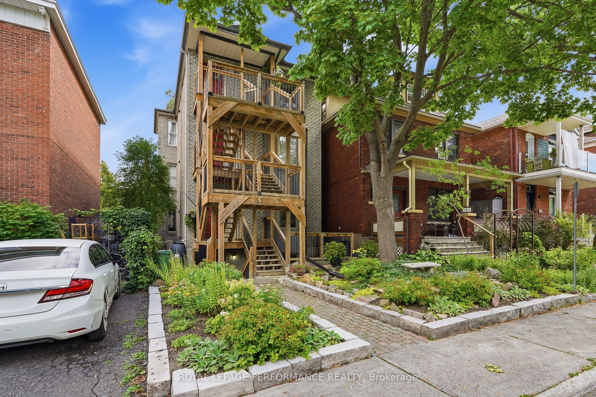 51 Spadina Avenue 1