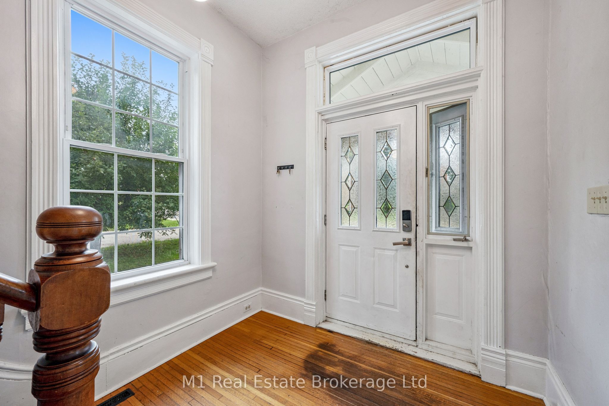 125 Elora Street S Property Photo 6